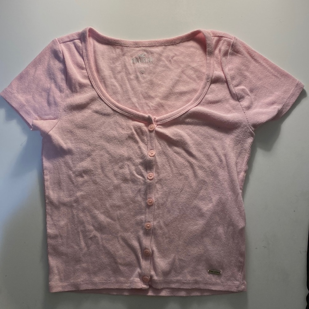 hollister pink cropped tee shirt buttons
